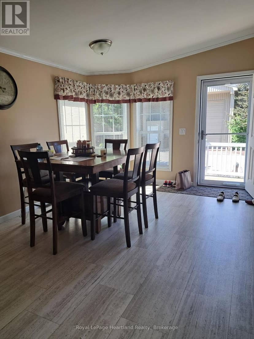9 Bond Street, Strathroy-Caradoc, photo 4