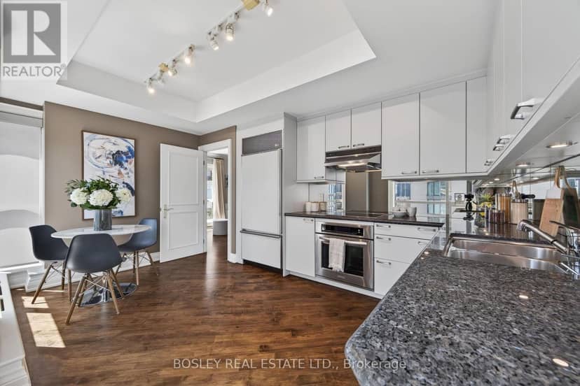 1403 - 38 Avenue Road — photo 11 of 36