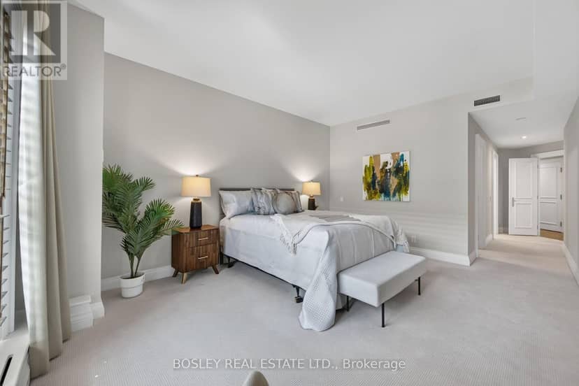 1403 - 38 Avenue Road — photo 15 of 36