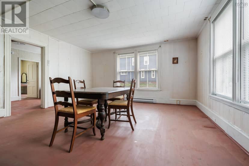 15 McDougal Street — photo 17 of 40