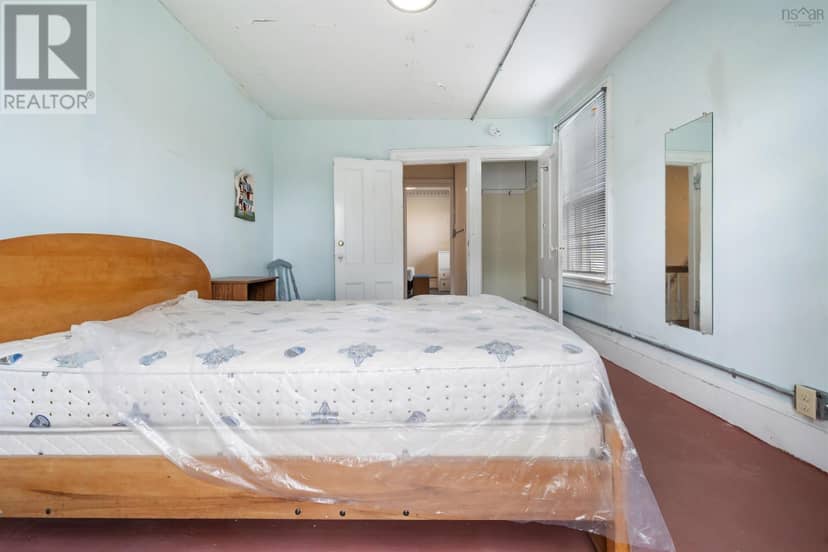 15 McDougal Street — photo 34 of 40