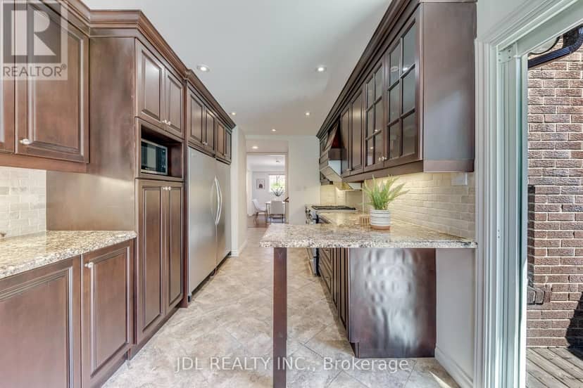 323 Warminster Drive S — photo 20 of 40