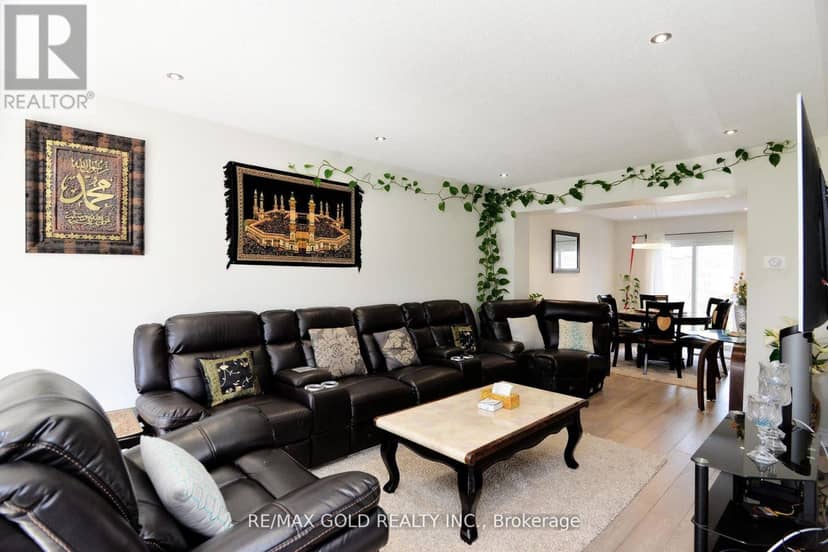 48 Garside Crescent — photo 10 of 39