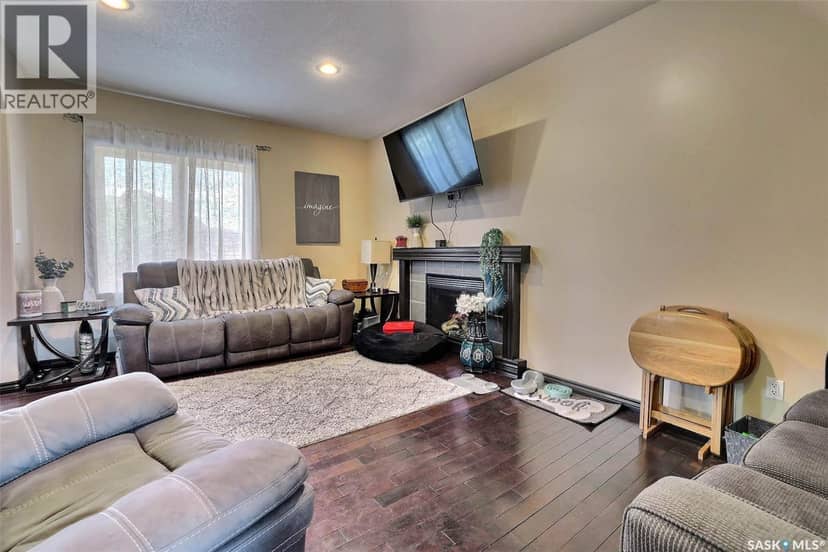71 Fairway CRESCENT, White City, photo 7