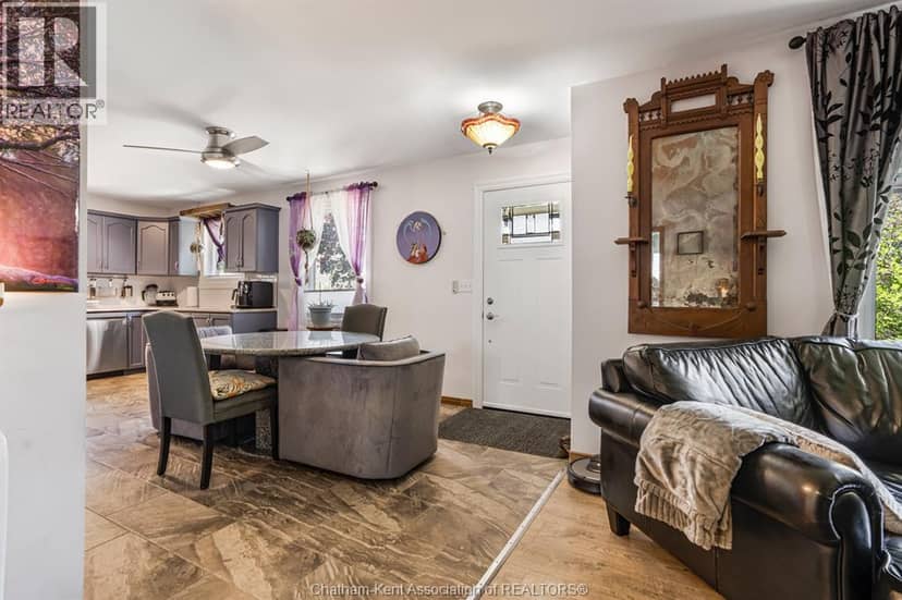 222 Catherine STREET — photo 11 of 37