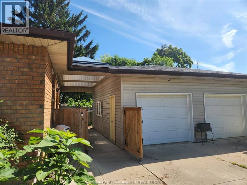 222 Catherine STREET — photo 2 of 37