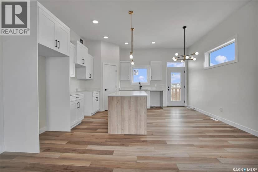 220 Veterans DRIVE — photo 6 of 22