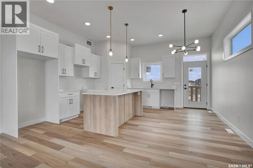 220 Veterans DRIVE — photo 3 of 22