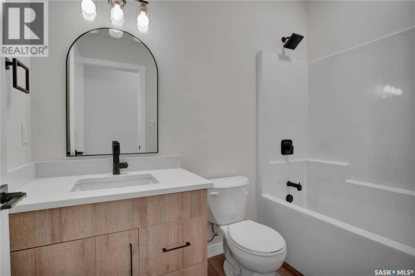 220 Veterans DRIVE — photo 10 of 22