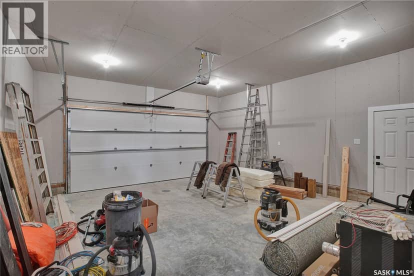 220 Veterans DRIVE — photo 18 of 22