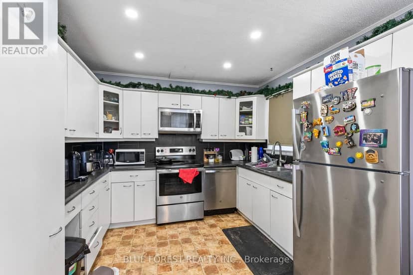 69 Connaught Avenue — photo 7 of 36