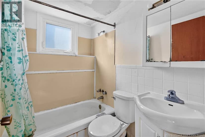176-178 Ayer Avenue — photo 10 of 27