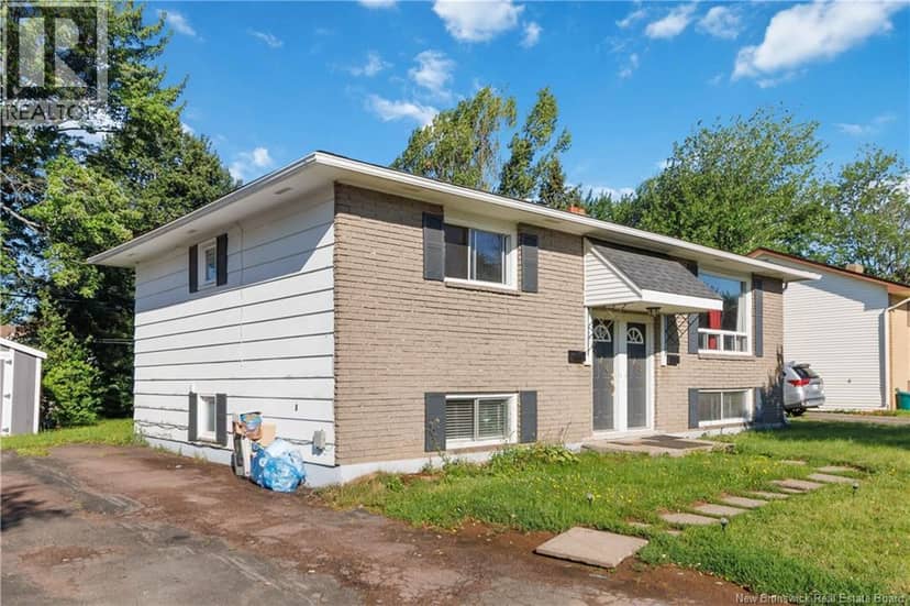 176-178 Ayer Avenue — photo 3 of 27