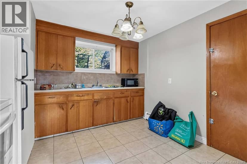176-178 Ayer Avenue — photo 6 of 27