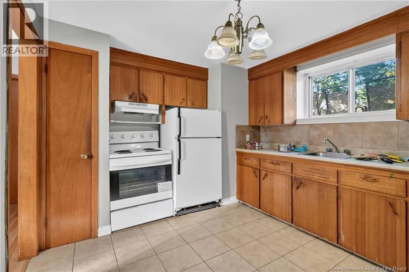 176-178 Ayer Avenue — photo 7 of 27