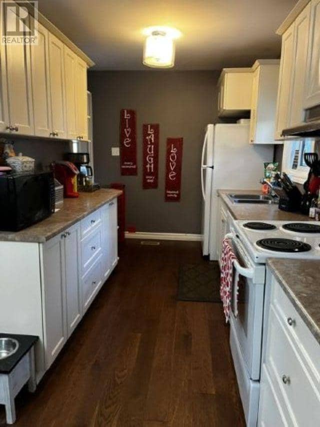 71 Hutchison AVE — photo 5 of 29