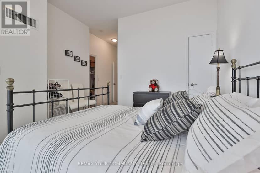 PH 201 - 8 Scollard Street — photo 18 of 33
