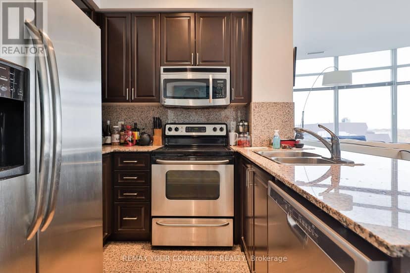 PH 201 - 8 Scollard Street — photo 6 of 33