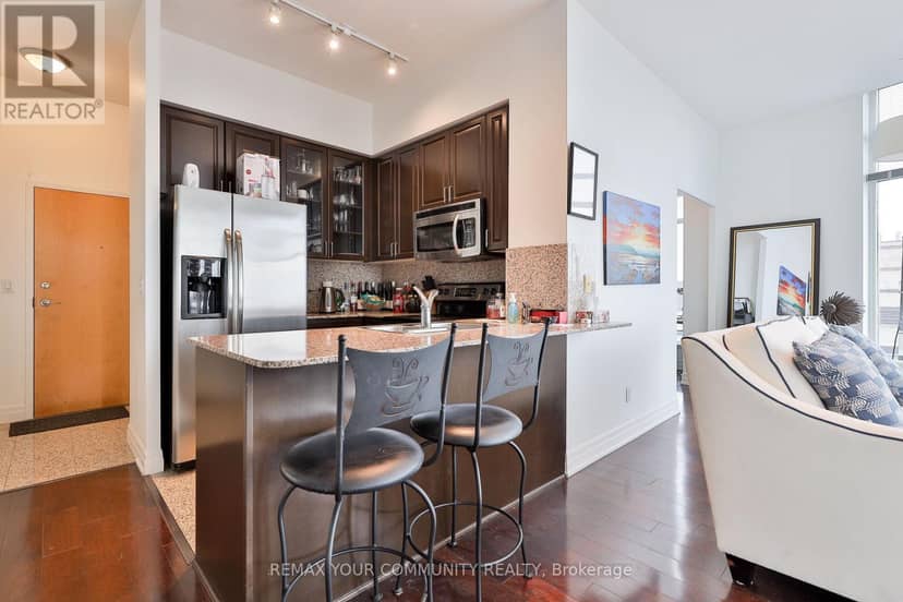 PH 201 - 8 Scollard Street — photo 7 of 33