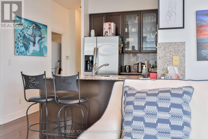 PH 201 - 8 Scollard Street — photo 8 of 33