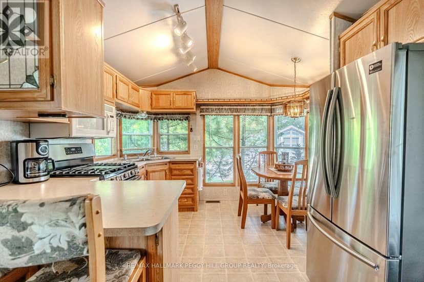 13 Huron Circle — photo 4 of 16