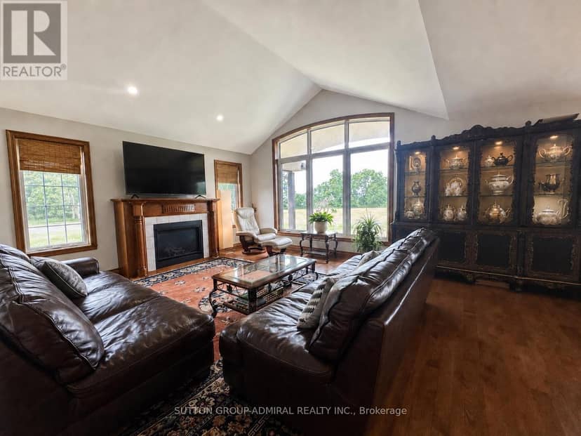 2700 Bridge Street — photo 9 of 40
