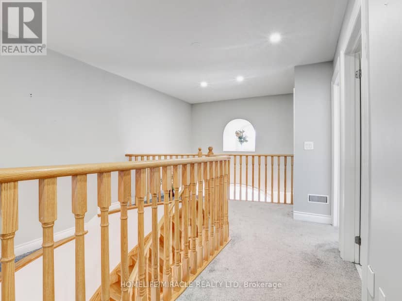 Listing 30118210 — photo 23 of 40