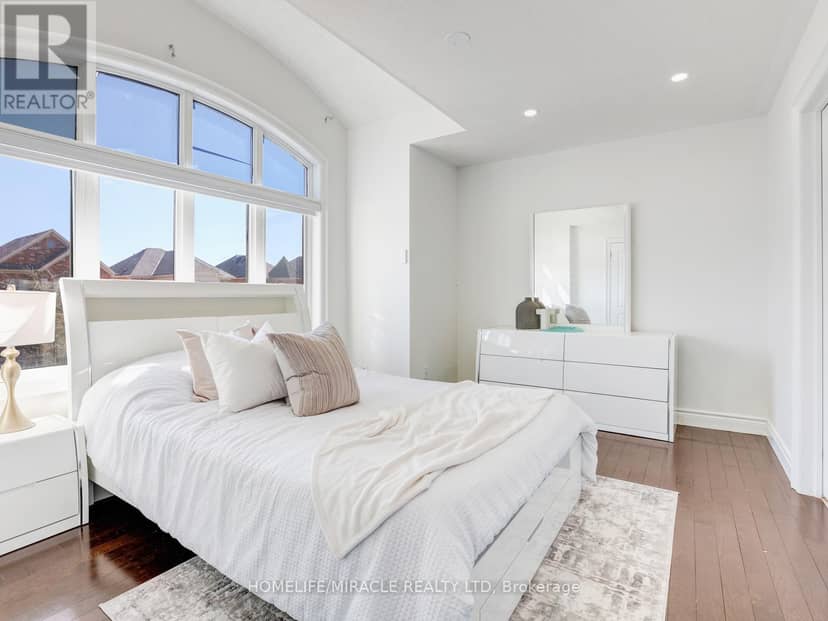 Listing 30118210 — photo 24 of 40