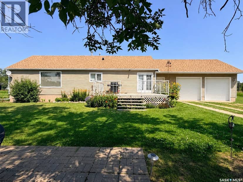 252 Railway AVENUE — photo 1 of 40