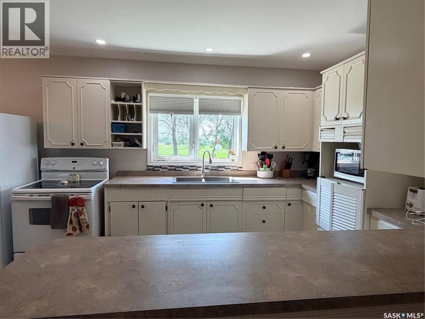 252 Railway AVENUE — photo 10 of 40
