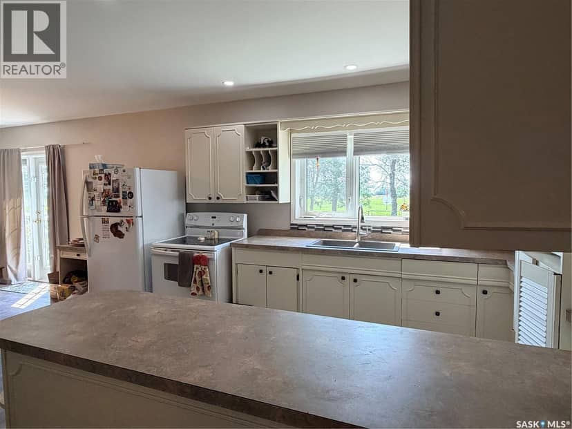 252 Railway AVENUE — photo 12 of 40