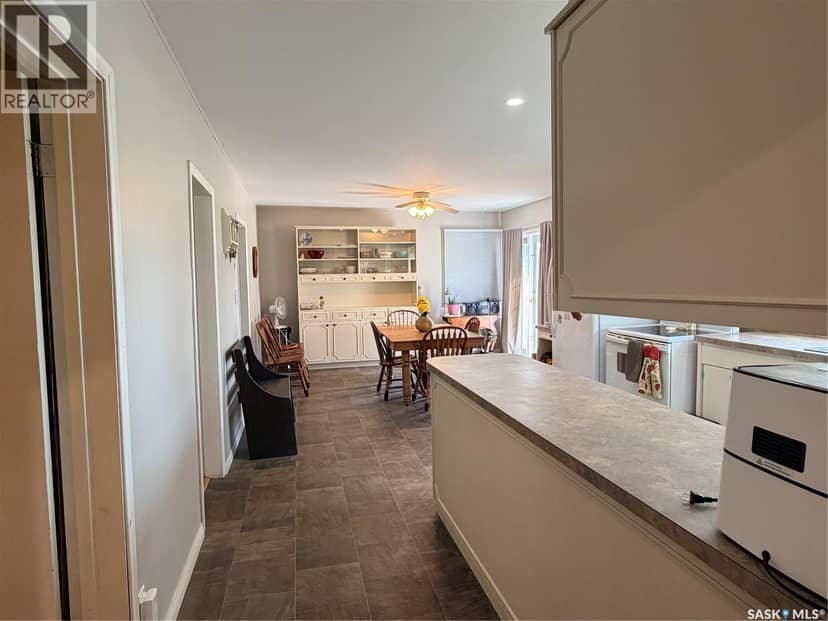 252 Railway AVENUE — photo 13 of 40