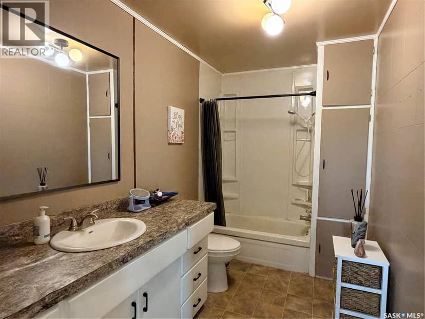 252 Railway AVENUE — photo 14 of 40