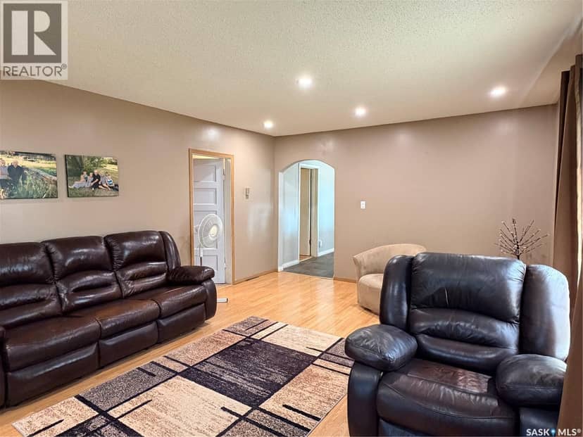 252 Railway AVENUE — photo 17 of 40