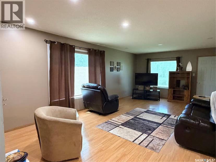 252 Railway AVENUE — photo 18 of 40