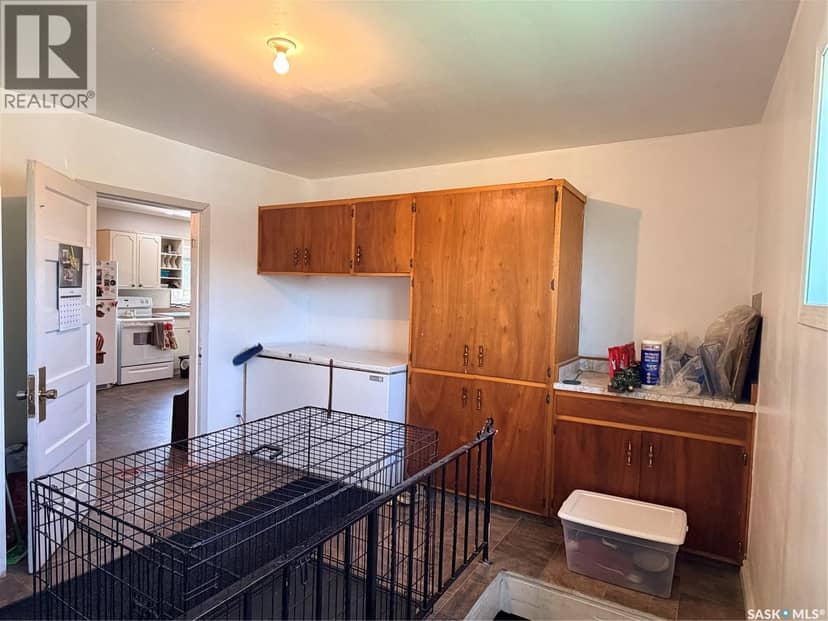 252 Railway AVENUE — photo 5 of 40
