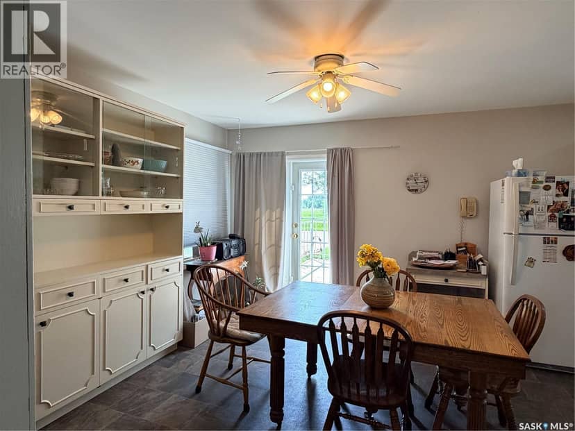 252 Railway AVENUE — photo 6 of 40