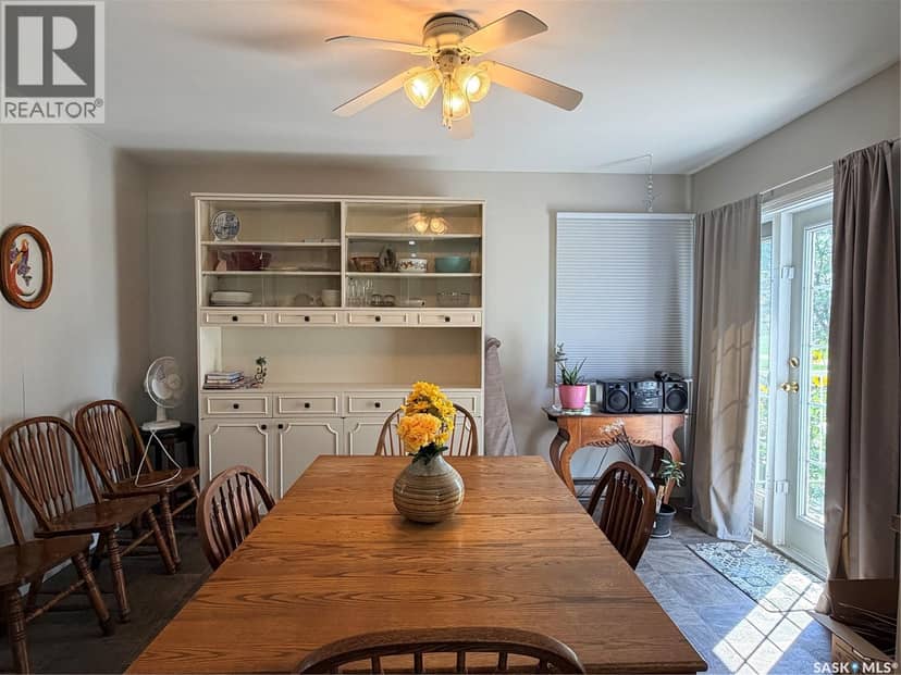 252 Railway AVENUE — photo 7 of 40