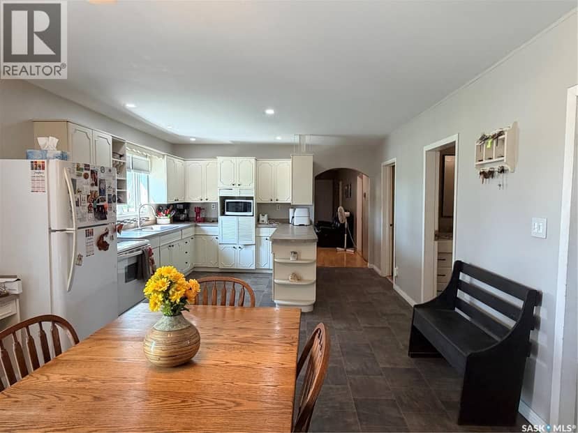 252 Railway AVENUE — photo 8 of 40