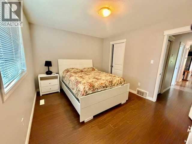 5019 49 Street — photo 13 of 32