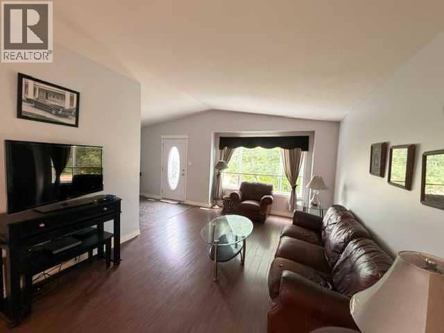 5019 49 Street — photo 11 of 32