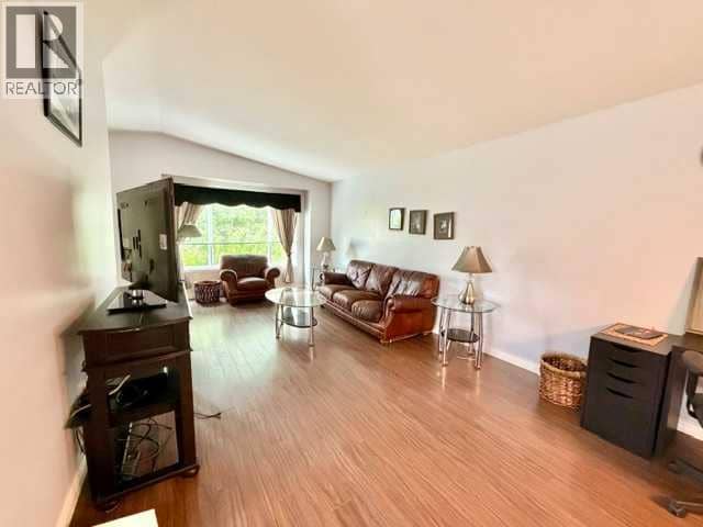 5019 49 Street — photo 10 of 32