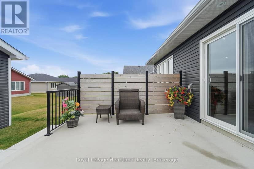 251 Lake Breeze Drive — photo 24 of 35