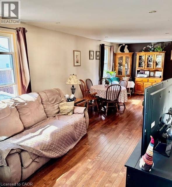 342 BARTON Street, Hamilton, photo 3