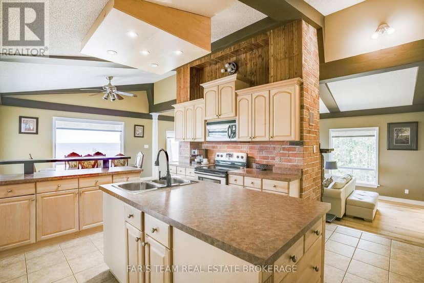 1787 Champlain Road — photo 9 of 40