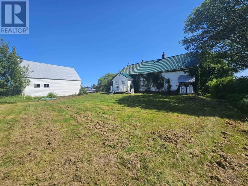 5588 204 Highway, Little River, photo 4