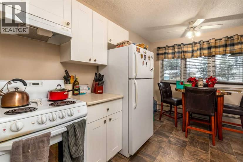 1-6, 5502 49 Avenue — photo 4 of 34