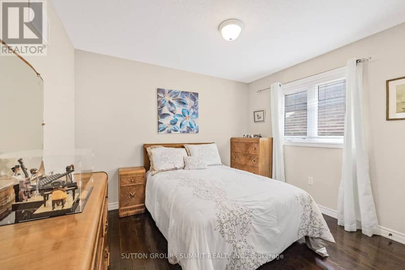 238 King Street S — photo 19 of 33