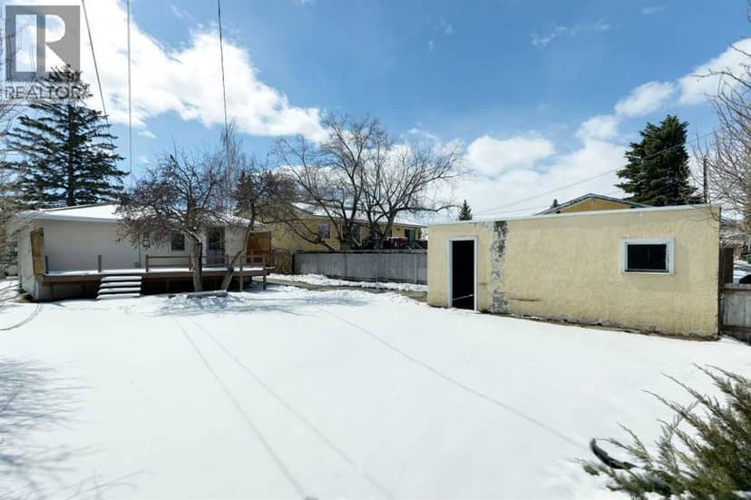 8312 47 Avenue NW, Calgary, photo 3