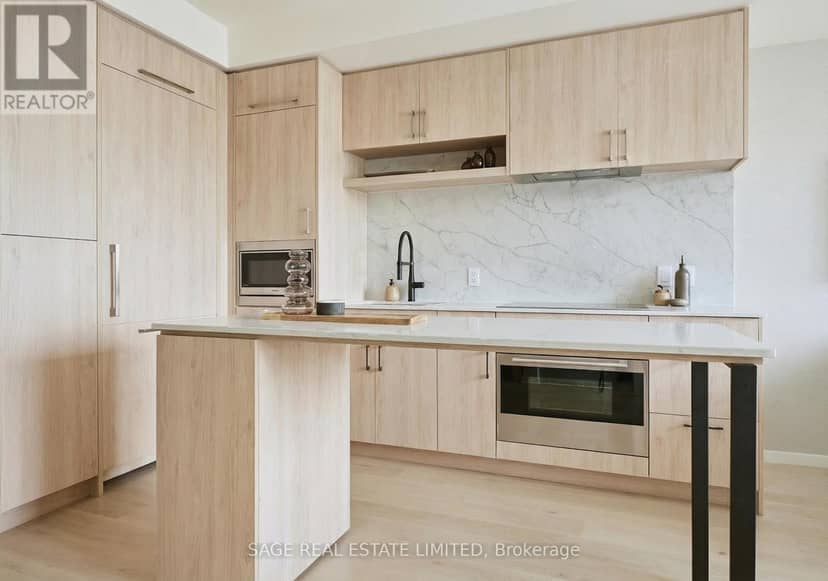 101 - 109 Erskine Avenue — photo 7 of 15